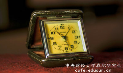 中央財(cái)經(jīng)大學(xué)保險(xiǎn)學(xué)在職研究生申碩考試什么時(shí)候報(bào)名？